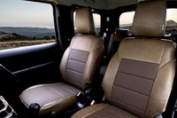 車内を「ネオクラシック」に変身、シートカバー「ヘリテージメッシュ」誕生 画像