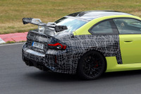これで公道走行可能だと? BMW『M2 トラック・パッケージ』がニュルに出現! 画像