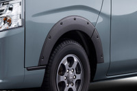日産 キャラバンの「SOTOASOBIパッケージ」、JAOS製フェンダーガーニッシュ採用 画像