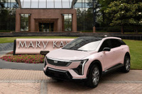 化粧品の「Mary Kay」、伝統のピンクキャデラックを電動SUV『オプティック』に刷新 画像