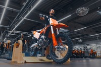 KTM、オーストリア工場での生産を再開…まずはオフロードモデルから 画像