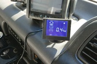 簡単設置の「超音波バックセンサー」、トラックやフォークリフト向けに発売 シガーソケットから給電 画像