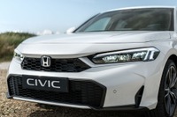 ホンダ『シビック』の顔が変わる！ 英国版のグリルとバンパーが新デザインに 画像