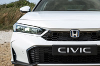 ホンダ『シビック e:HEV』英国モデルの新デザインに好感触！ SNSではその価格にも注目が集まっており… 画像