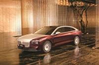 PHEVのEV航続、世界最長の410km達成…東風「VOYAH」の新型セダン『追光L』発表 画像