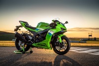 カワサキ『Ninja ZX-6R』2026年モデルでカラー変更、スマホアプリ連携も強化 画像