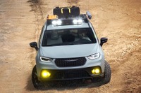 オフロード対応の冒険ミニバン、クライスラーが提案…車高70mmアップ 画像