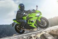 カワサキ『Ninja 650』2026年モデル発売へ、カラー&グラフィック変更とアプリ連携対応 画像