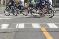 「ながらスマホ」は即、反則金…警察庁、自転車の「青切符」導入前に「ルールブック」作成［新聞ウォッチ］ 画像