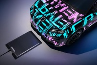 ポルシェ『カイエンEV』、世界初の11kWワイヤレス充電が可能に…IAAモビリティ2025で初公開 画像