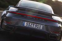 ハイブリッド化で歴代最強! ポルシェ『911ターボS』新型にSNSでは期待の声 画像