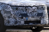 顔が激変！ BMWの最小SUV『X1』改良新型、ノイエクラッセ導入へ…プロトタイプを初スクープ 画像