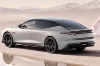 中国吉利「Lynk & Co」 のPHEVセダン、ECARXのAI対応インテリジェントコックピット技術を初採用 画像