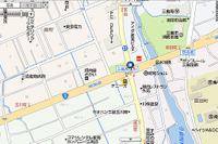 見通しの良い交差点でバイクと乗用車が右直事故 画像