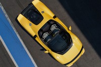 新型フェラーリ『テスタロッサ・スパイダー』登場にSNSでは“伝説のモデル”との比較も 画像