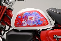 ホンダ『モンキー125』がサンリオ「クロミ」デザインに変身、タンクサイドパネルを期間限定発売へ 画像