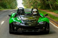 軽量オープン2シータースポーツ『E10 RZ』は790kg、380馬力ターボ+6速MT…英ゼノスがプロトタイプ公開 画像