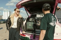 ベントレー『ベンテイガ』、移動コーヒースタンドに…「Joe & The Juice」と提携 画像