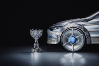 メルセデスベンツ、新型『CLA』のアート作品公開…「リーグ・オブ・レジェンド」世界大会のトロフィーに着想 画像