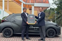 マット塗装仕上げの『ヤリス』、茨城トヨペットがトヨタ東京自動車大学校に寄贈…次世代整備士育成へ 画像