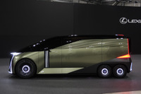 レクサスの新型「6輪ミニバン」の全貌が明らかに!「LS」はラグジュアリーセダンから「ラグジュアリースペース」へ…ジャパンモビリティショー2025 画像