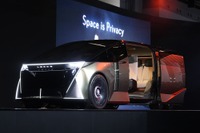 新型『レクサスLS』が6輪のミニバンになった理由をデザイナーに聞いてみた…ジャパンモビリティショー2025 画像