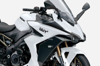 スズキのスポーツツアラー『GSX-S1000GT』に新色登場、「ブリリアントホワイト」で新たな魅力　価格は168.3万円 画像