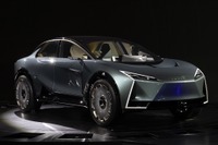 トヨタ株価が急反落、今期業績上方修正も失望売り