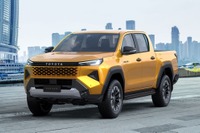 トヨタ『ハイラックス』新型、全方位パワートレーンで誕生…日本はディーゼルを2026年発売へ 画像
