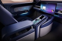 フォルビア、「オンデマンドセンターコンソール」発表…工具なしでカスタマイズ可能 画像