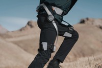 auがパワードスーツ『Hypershell X Pro』発売、脚力40%強化で自転車もOK…価格は17万9000円 画像