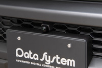 専用カバーでスッキリデザイン、データシステムから『ジムニー』用マルチVIEWフロントカメラキット発売 画像