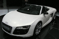 【フランクフルトモーターショー09】R8スパイダー…妥協しないV10とカーボンボディ 画像