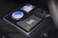 『ハイエース』の車内をスッキリ収納、200系専用「LEDコンソールボックス」が発売 画像