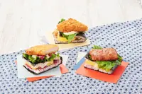 万博で22万食突破の「ワンハンドBENTO」、Japan Mobility Show Kansai 2025に登場…ほっかほっか亭が出展 画像