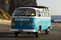 山火事から奇跡的に生還、VWの「魔法のバス」が完全修復…ロサンゼルスモーターショー2025 画像