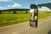 FORVIA HELLA、農業機械向けレーダー式アシストシステム発表…最大80m先の追い越し車両を検知 画像