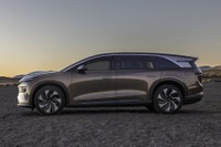 テスラと競合「ルシッド」、560馬力の高性能電動SUV『グラビティ ツーリング』発表…航続542km 画像