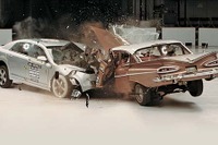 50年前の車と今の車と衝突テスト 米IIHSが実施 画像