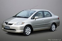 ああ、あ、新型スモールカー人気に明暗……『フィット・アリア』は? 画像