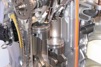 【ホンダ ステップワゴン 新型発表】燃費で追い込んだエンジン、振動対策まで 画像