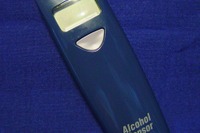 【0.15ミリグラムで30万円】今、アルコールチェッカーが飛ぶように売れている!? 画像