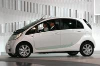 【東京モーターショー09】益子三菱社長、PHVは2013年目指す 画像