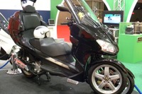 【東京モーターショー09】ADIVAからフロント2輪タイプの3輪車 画像