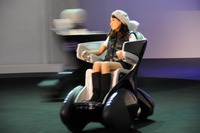 トヨタ、APECに i-REAL などを出展 画像