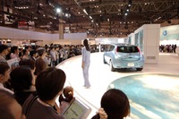 【東京モーターショー09】EVを訴求した日産と三菱、実際の人気は… 画像