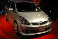 【オートサロン2003速報】市販前のトヨタ『ウィッシュ』は7車種!!---力入ってます 画像