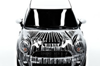 MINIのアートカー、ドイツに出現…大胆な線模様 画像