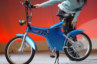 【実物大チョロQ第二弾】ある時は自転車、ある時は電動バイク--それが『トゥー』 画像