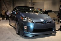 【SEMA 09】トヨタ プリウス カスタム、そっくりな2台 画像